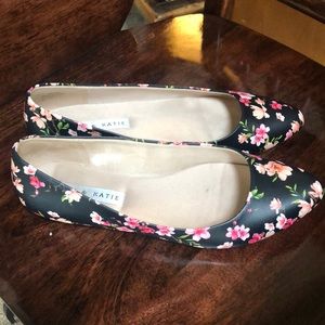 Kelly & Katie Floral Flats